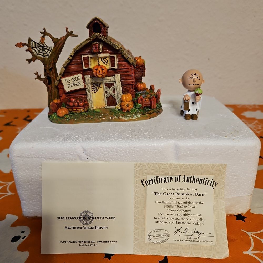 Hawthorne Village Peanuts Light Up "The Great Pumpkin" Table Decor